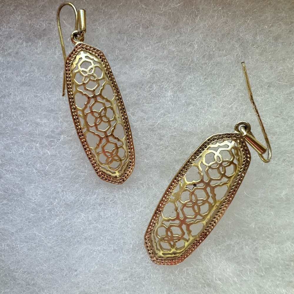 Signature Kendra Scott Drop Earring